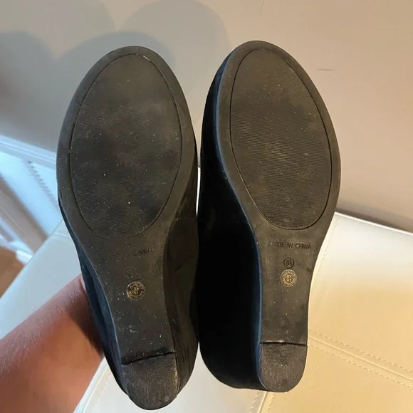 a.n.a Classic Black Wedge Shoes, Size 8 1/2 - Picture 4 of 8